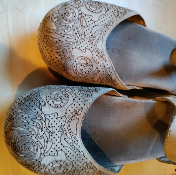 Dansko Heels / Clogs - Picture 3 of 7